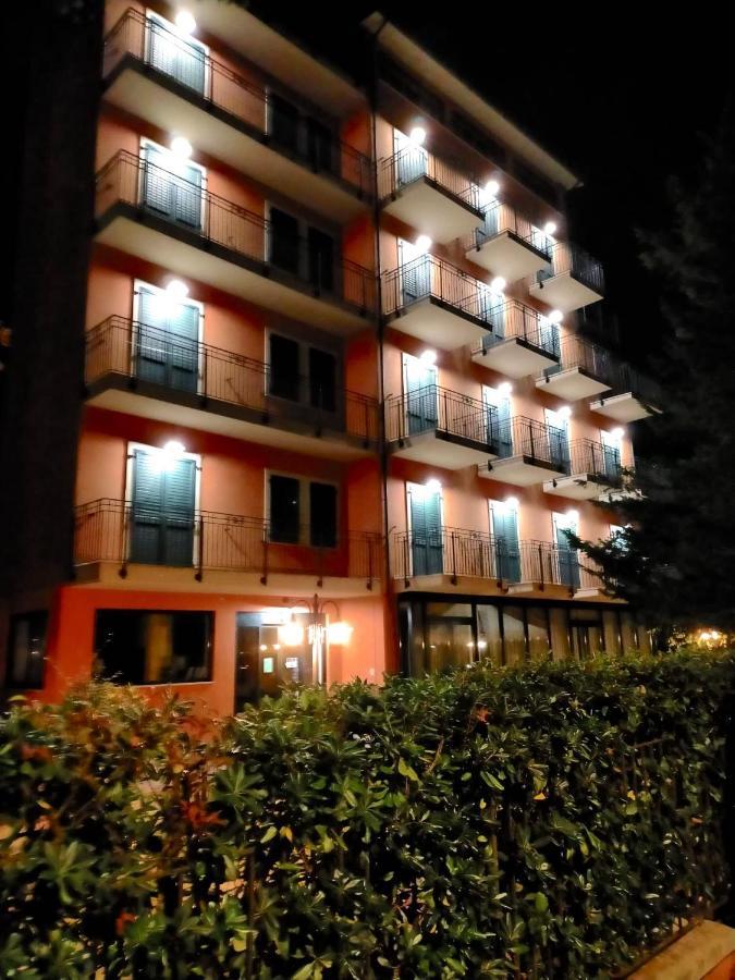 Hotel B&B Des Bains Milano Marittima Kültér fotó