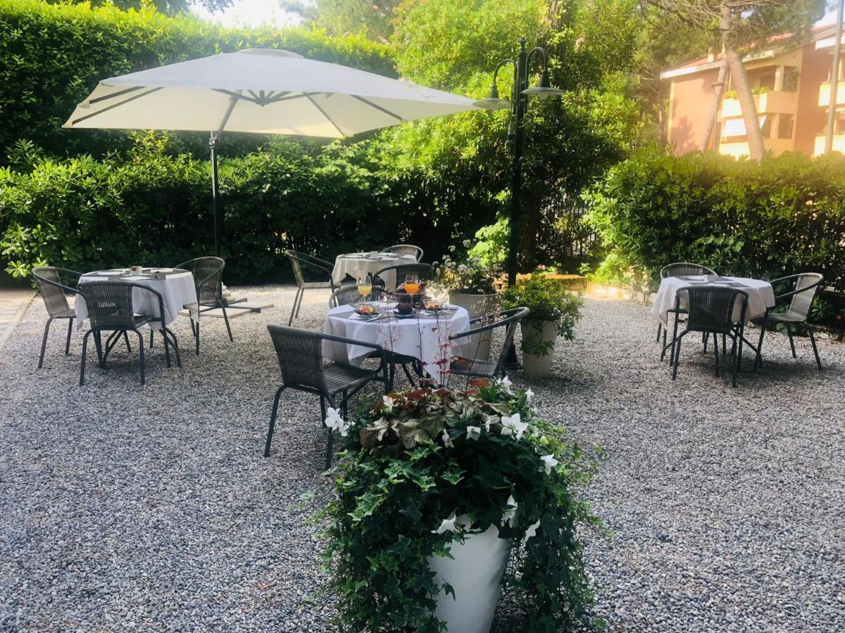 Hotel B&B Des Bains Milano Marittima Kültér fotó