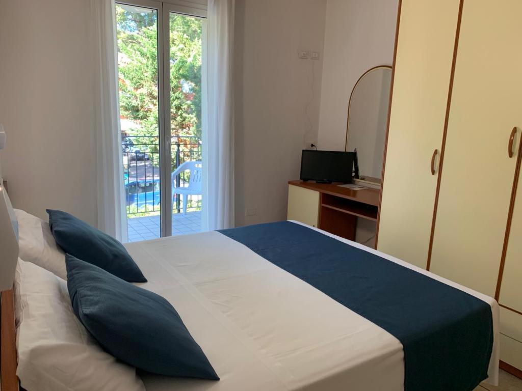 Hotel B&B Des Bains Milano Marittima Kültér fotó