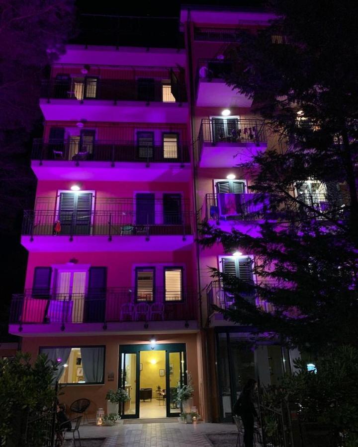 Hotel B&B Des Bains Milano Marittima Kültér fotó