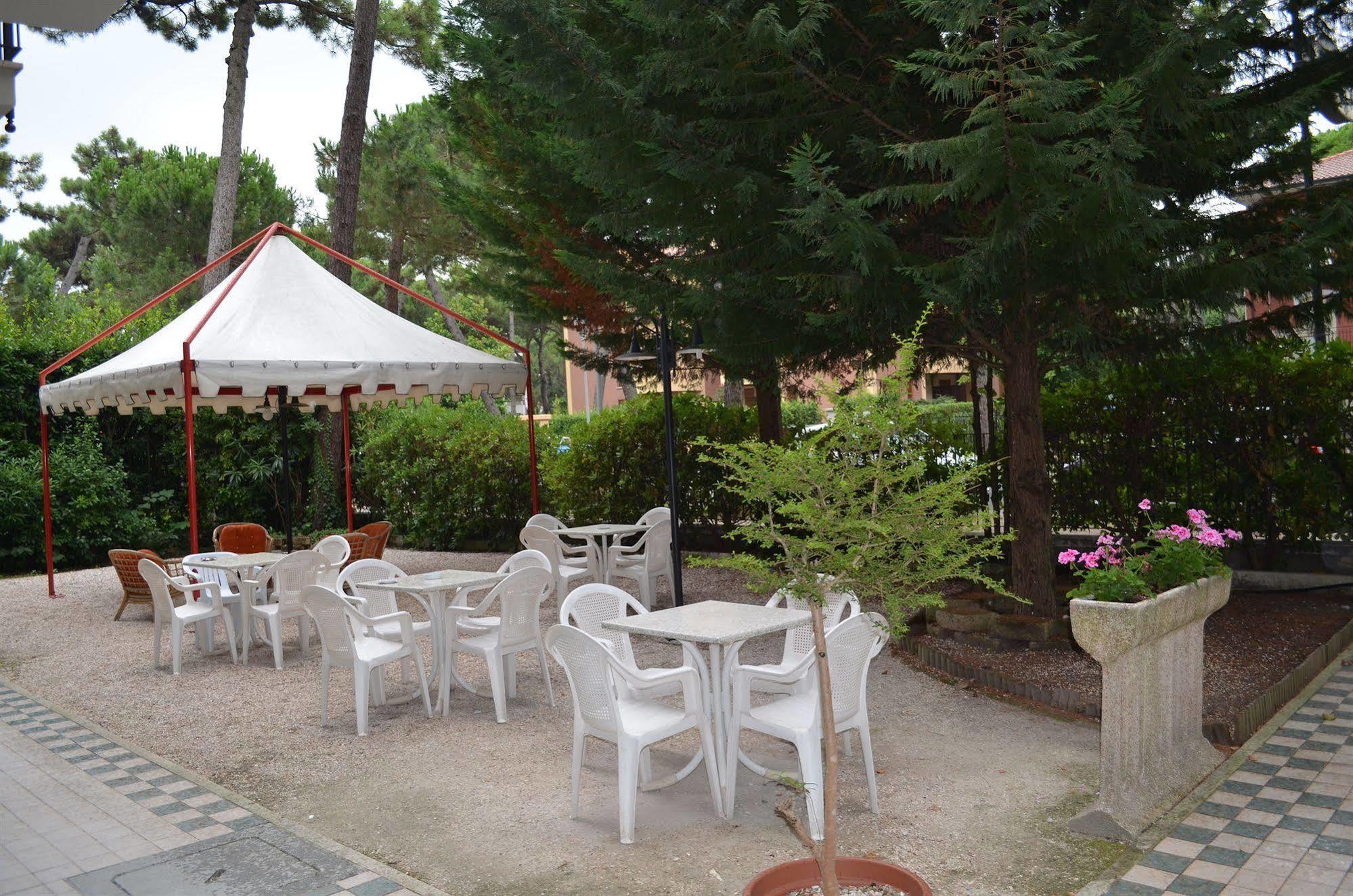 Hotel B&B Des Bains Milano Marittima Kültér fotó